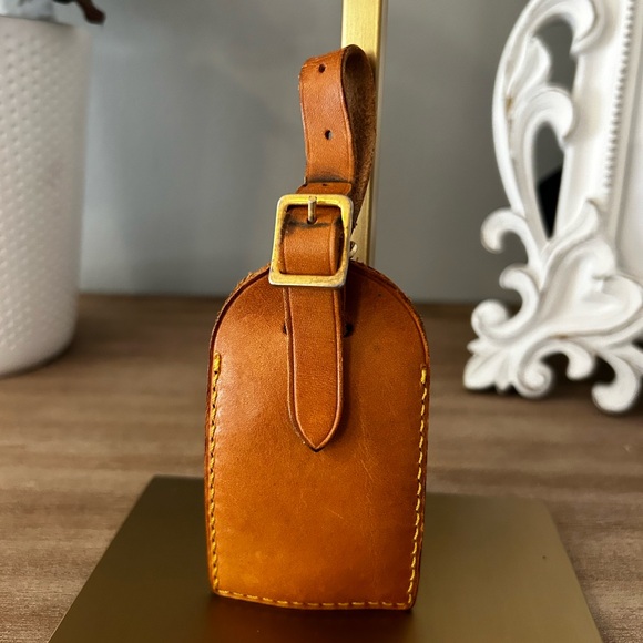 AUTHENTIC LV NAME TAGS - Picture 4 of 15